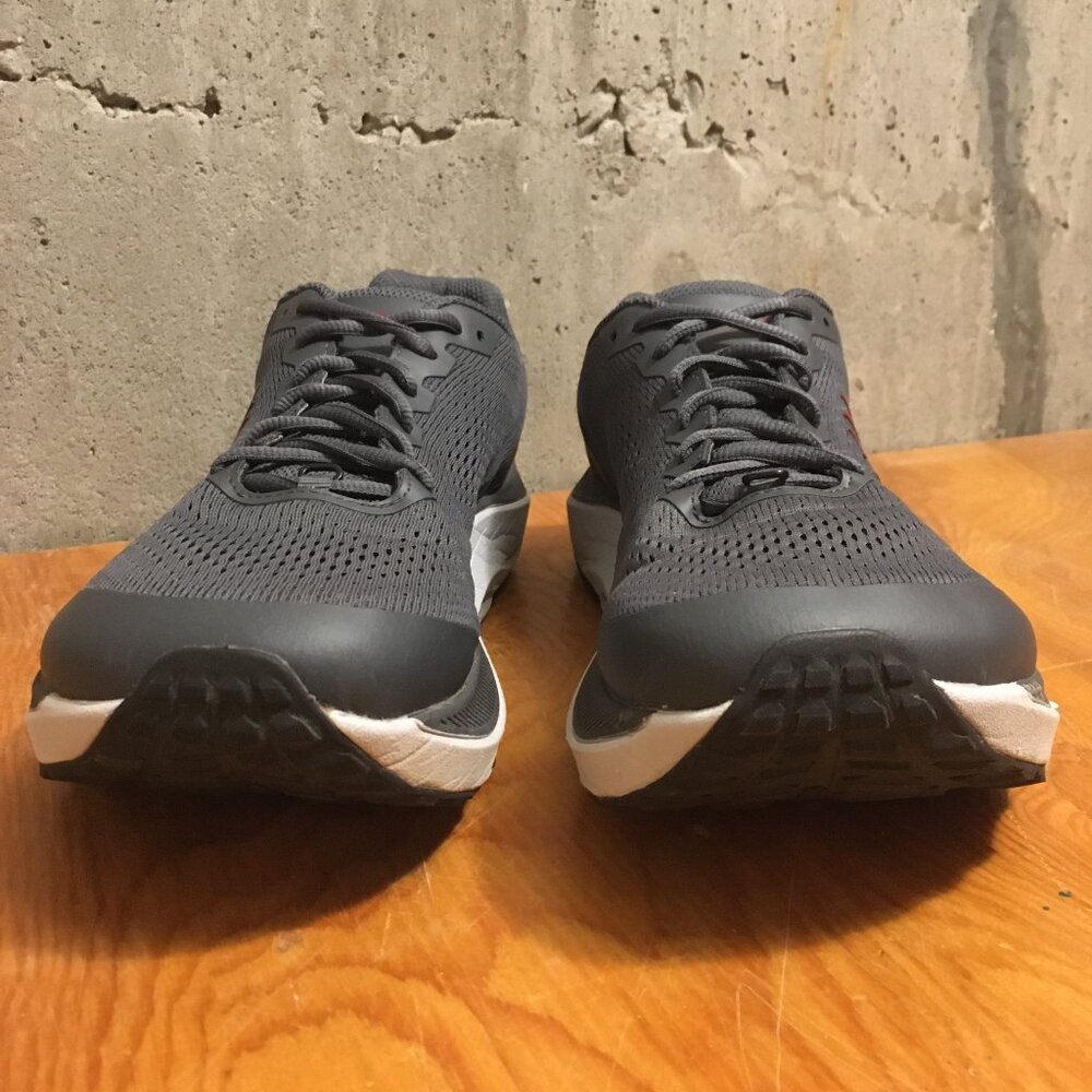 TOPO ATHLETIC ULTRAVENTURE 3 Mens Running Shoes Size 10.5 GREY/RED NO BOX EUC